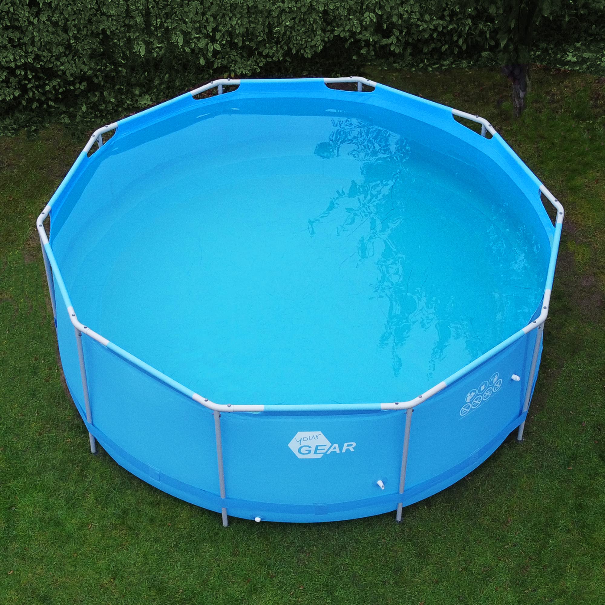 Piscina rectangular de 396x207x100 cm hecha de acero, proporciona un espacio generoso para que toda la familia disfrute en el jardín o la terraza.