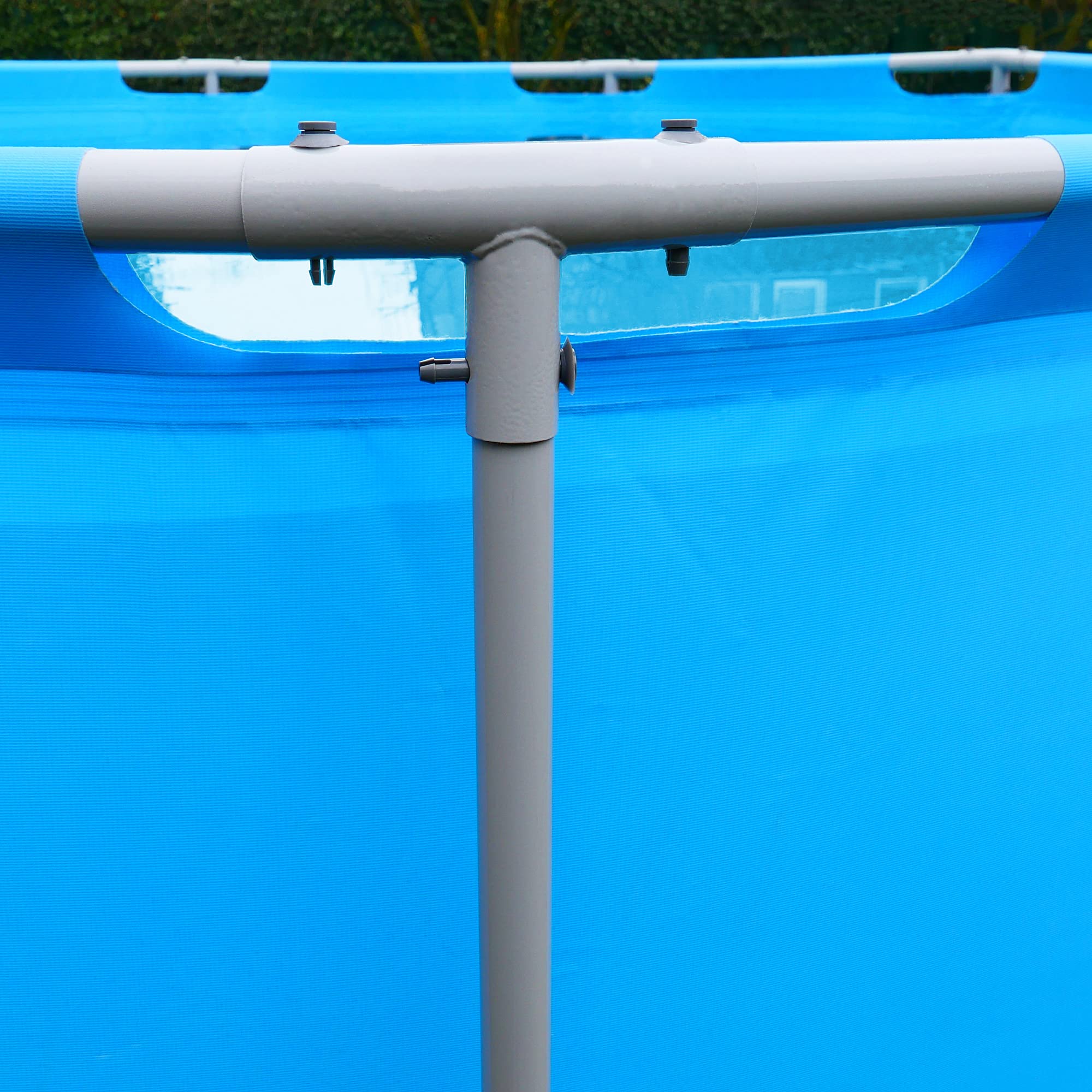 Piscina rectangular de 396x207x100 cm hecha de acero, proporciona un espacio generoso para que toda la familia disfrute en el jardín o la terraza.