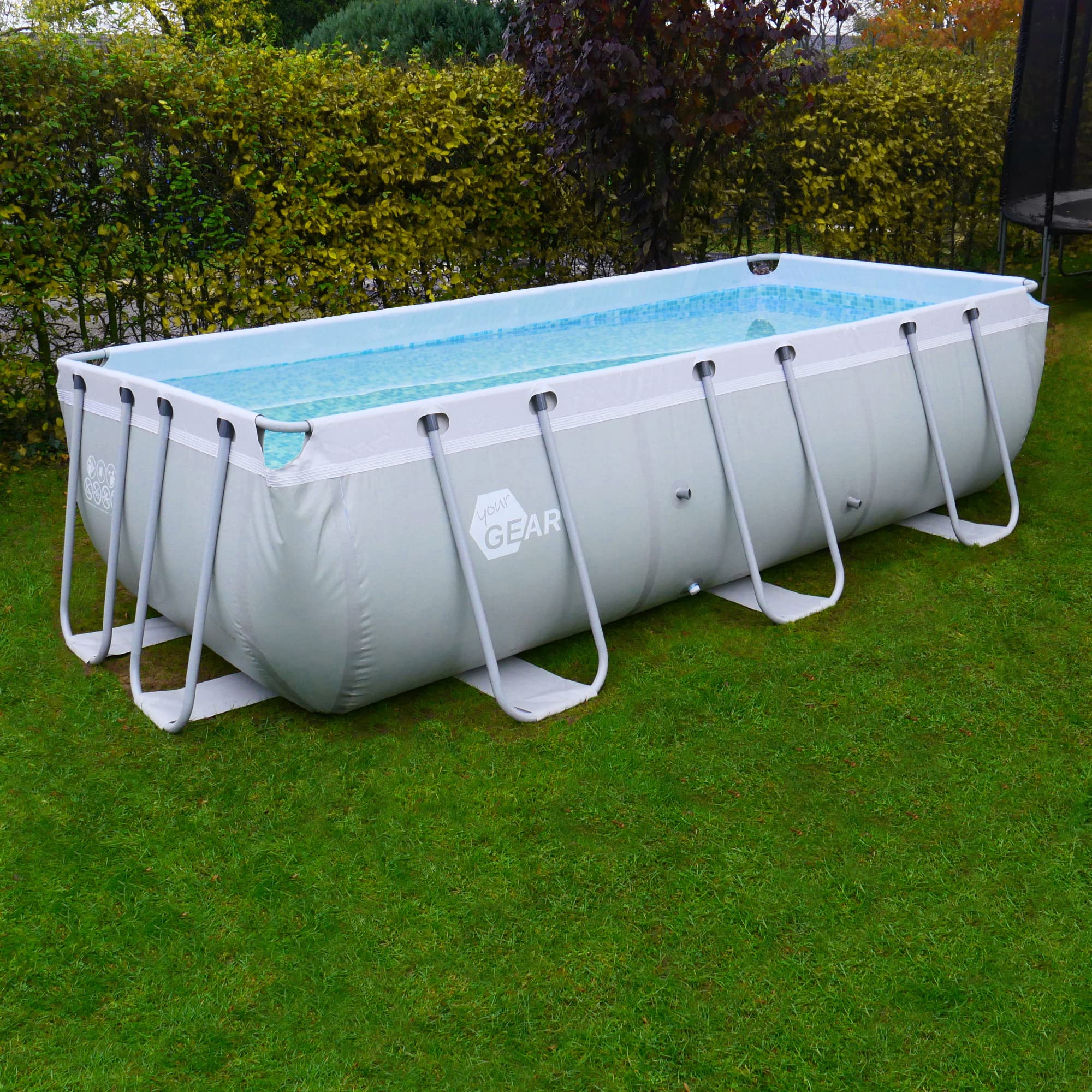 Piscina rectangular de 396x207x100 cm hecha de acero, proporciona un espacio generoso para que toda la familia disfrute en el jardín o la terraza.
