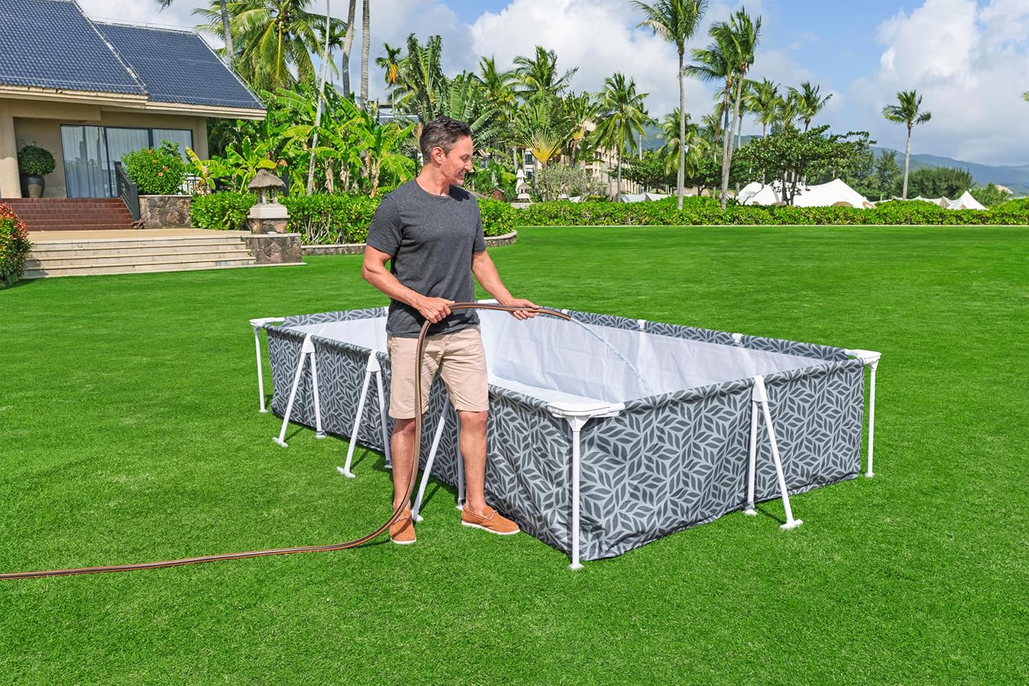 BESTWAY Piscina tiene una capacidad de 4.000 litros y la parte exterior del revestimiento tiene un diseño geométrico de hojas que destacará en tu jardín Desmontable Steel Pro 366x201x66 cm Gris