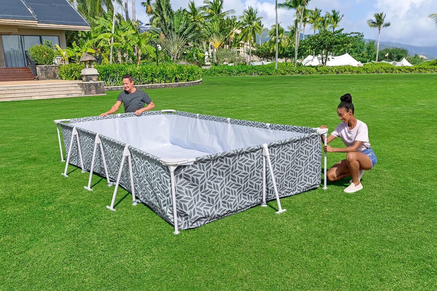 BESTWAY Piscina tiene una capacidad de 4.000 litros y la parte exterior del revestimiento tiene un diseño geométrico de hojas que destacará en tu jardín Desmontable Steel Pro 366x201x66 cm Gris