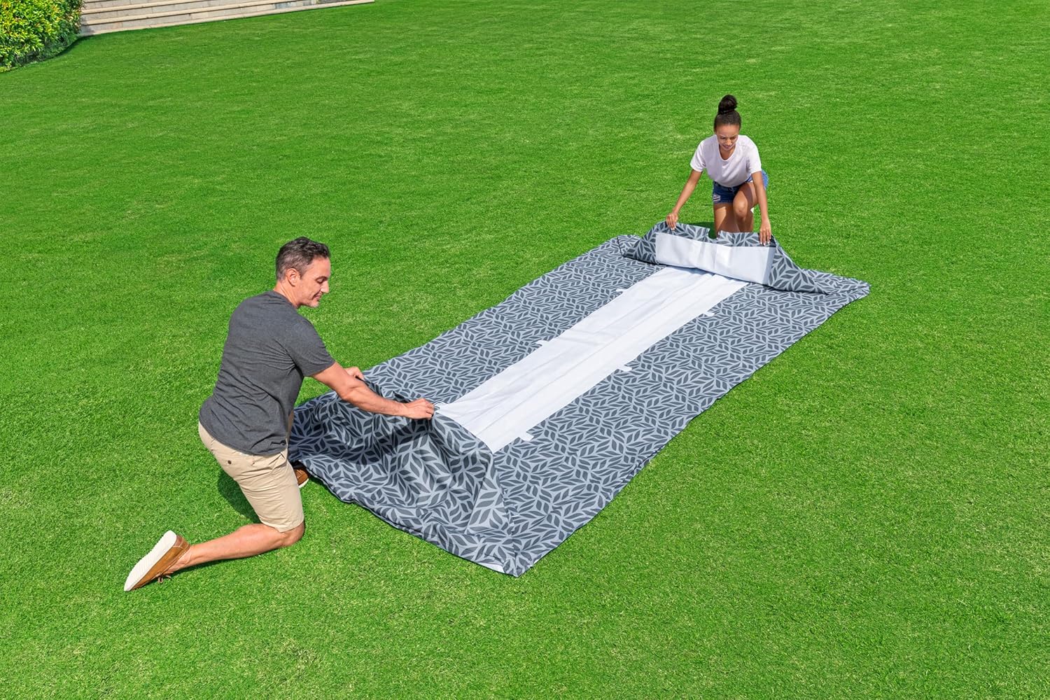 BESTWAY Piscina tiene una capacidad de 4.000 litros y la parte exterior del revestimiento tiene un diseño geométrico de hojas que destacará en tu jardín Desmontable Steel Pro 366x201x66 cm Gris